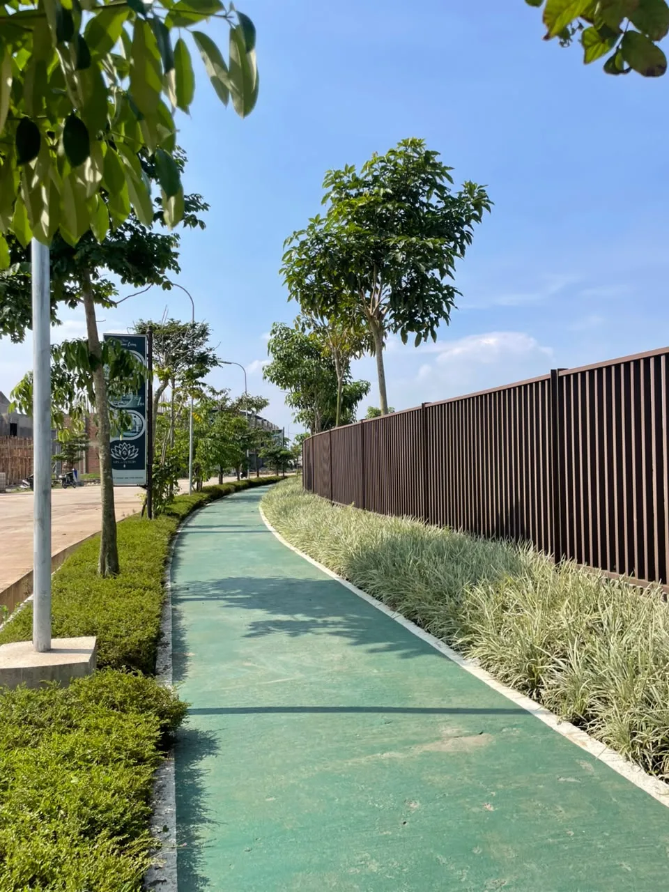 Jogging track hijau di area Cluster Griya Padma